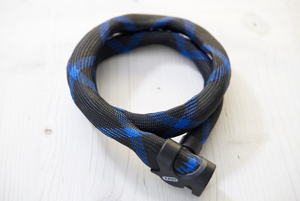 ABUS(アブス) STEEL-O-FLEX IVERA 7200の破損前の製品全体写真